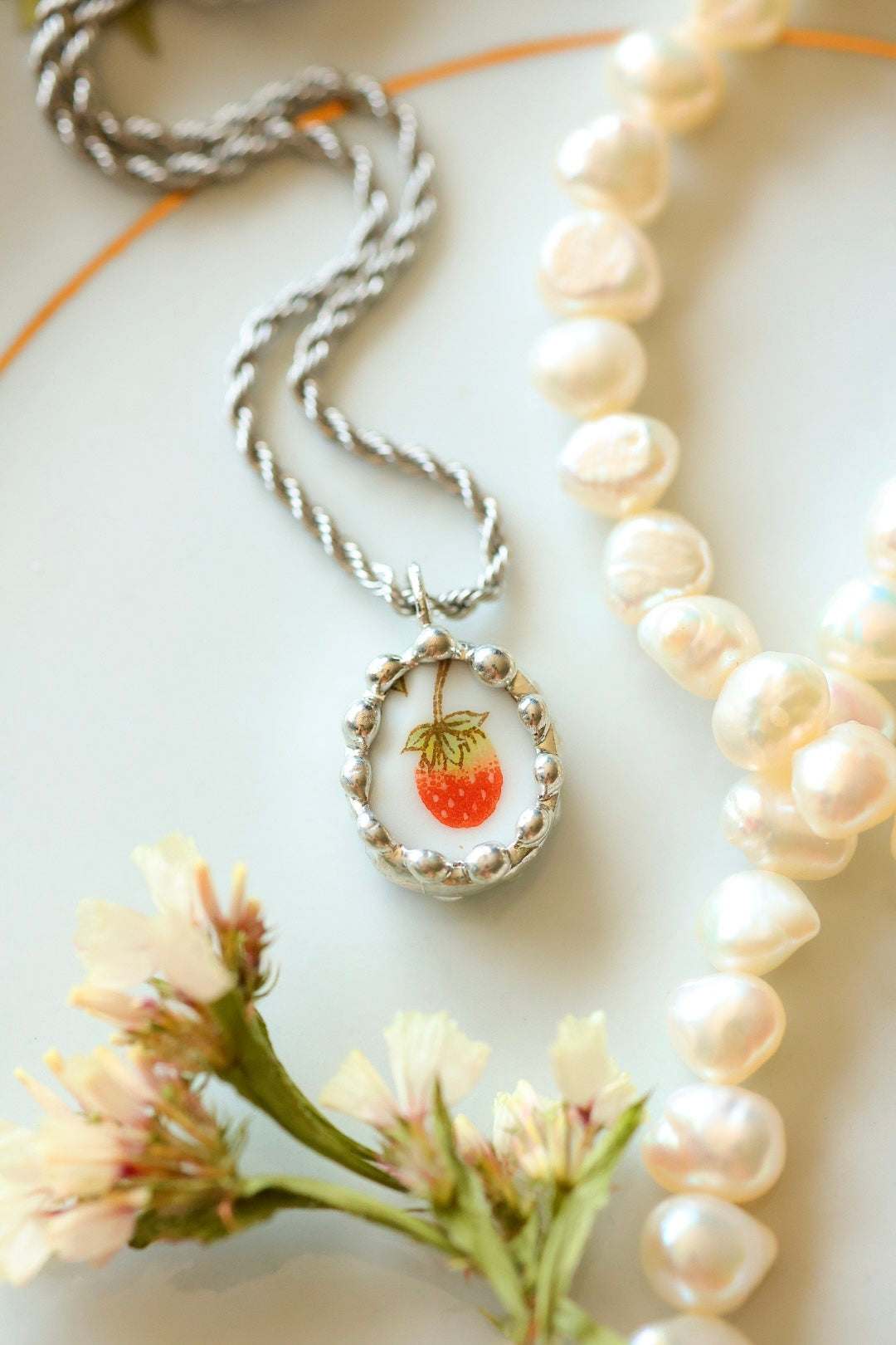 1940’s Dainty Berry