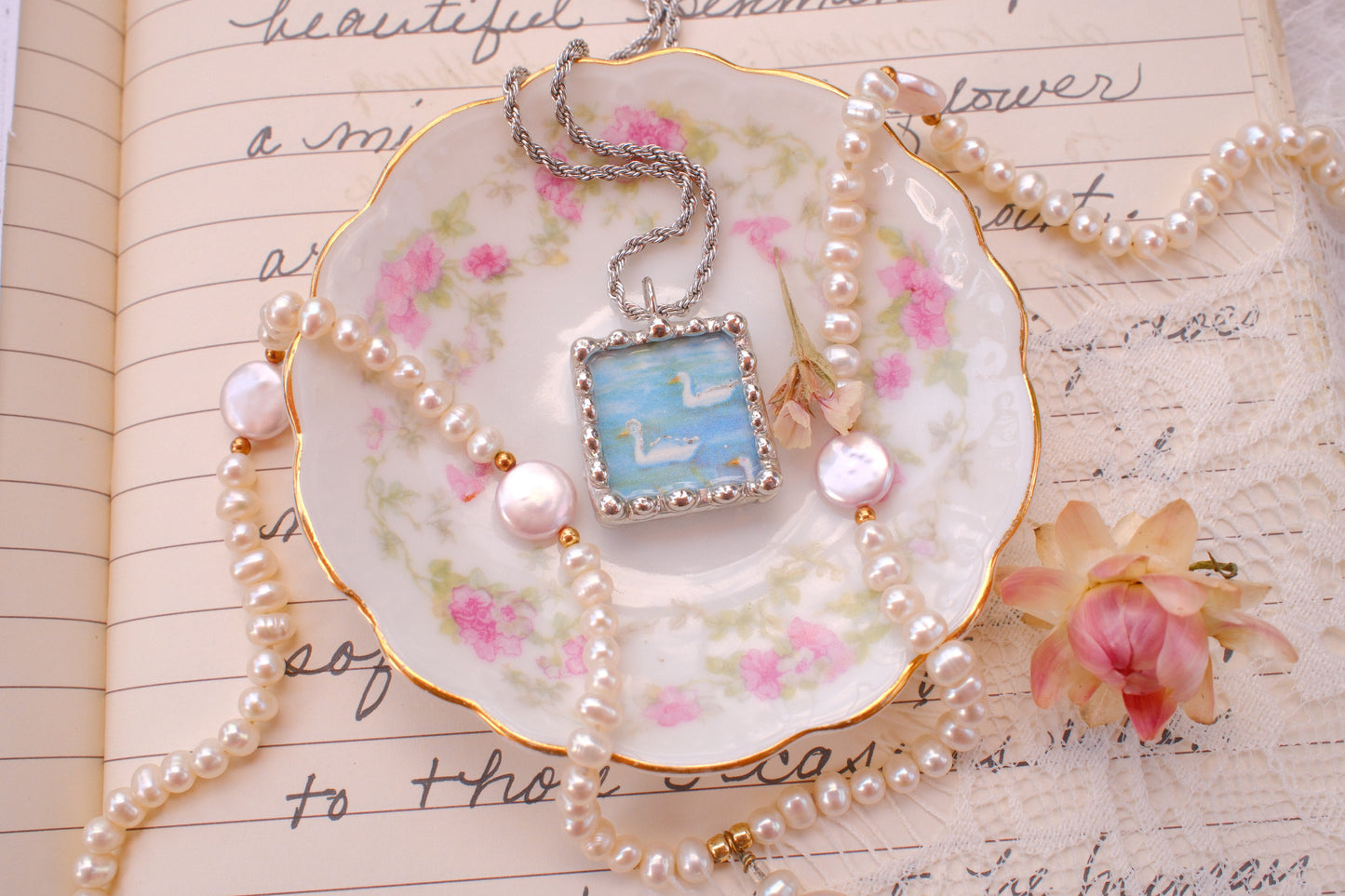 Vintage Swan Love