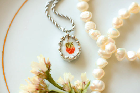 1940’s Dainty Berry