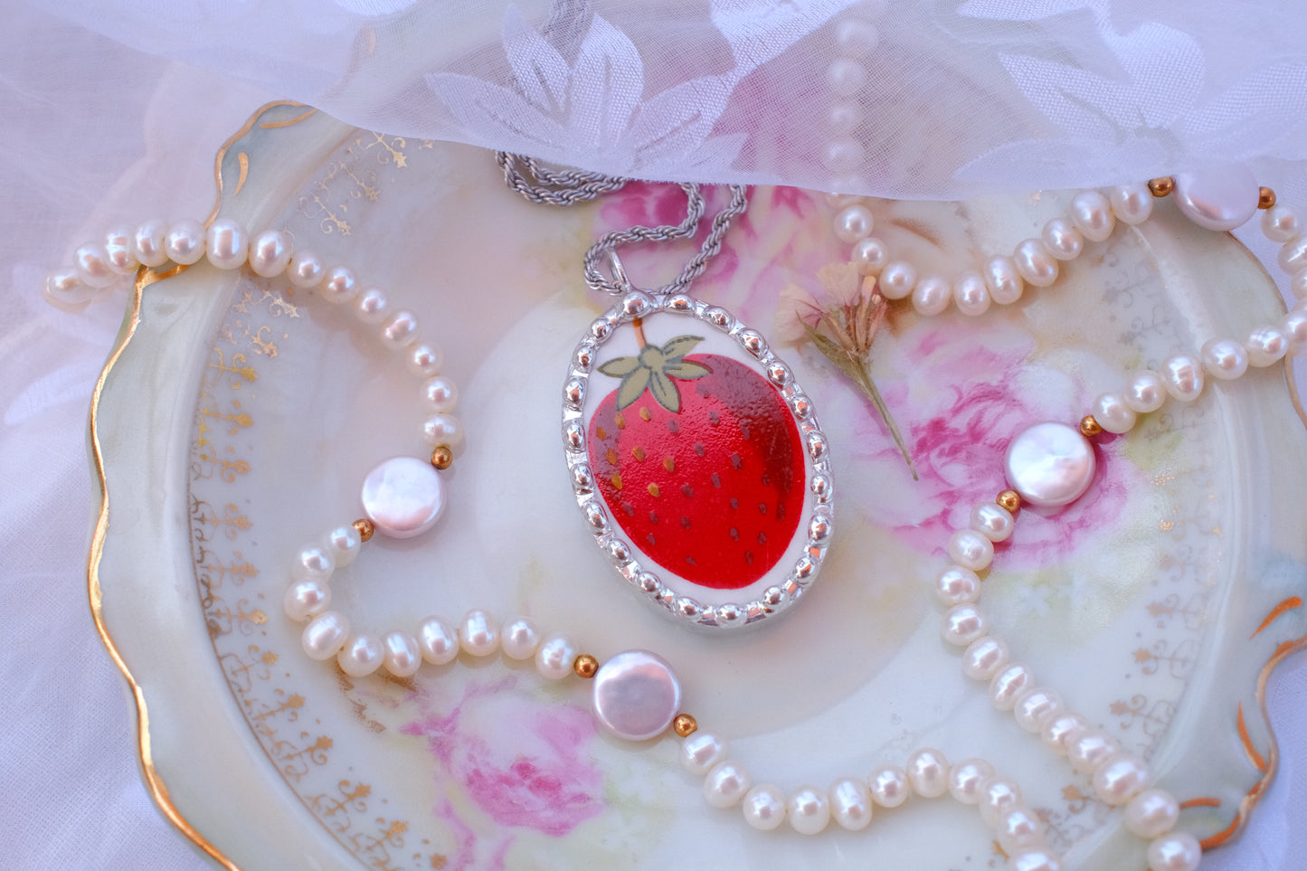 Stawberries n Cream Berry Bee