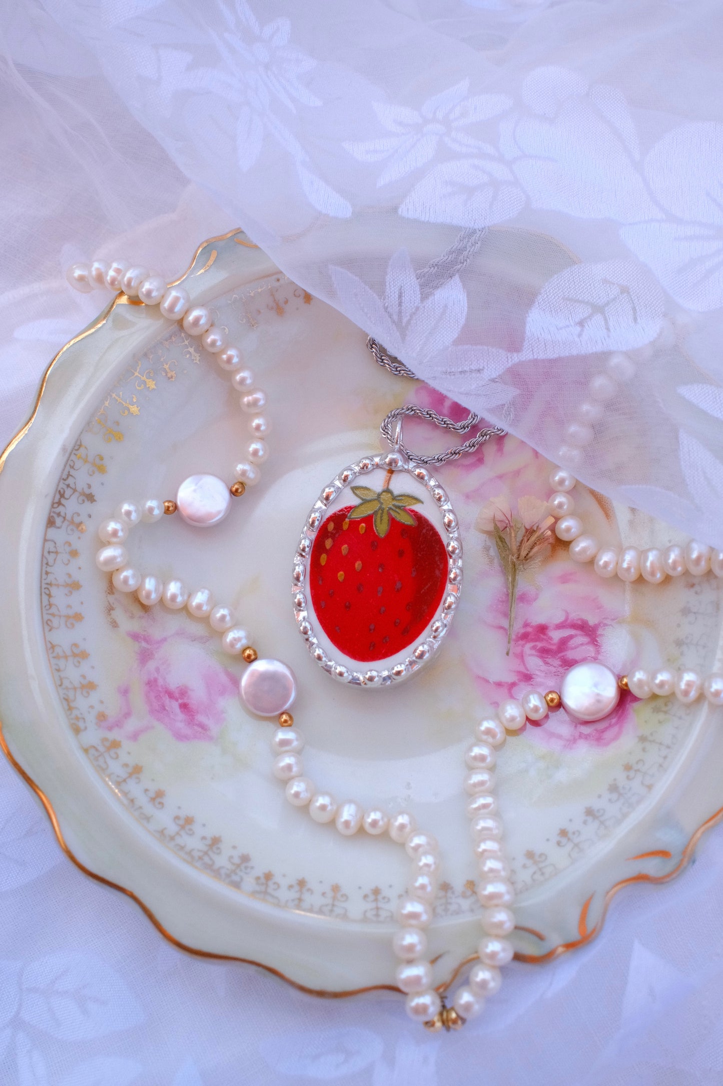 Stawberries n Cream Berry Bee