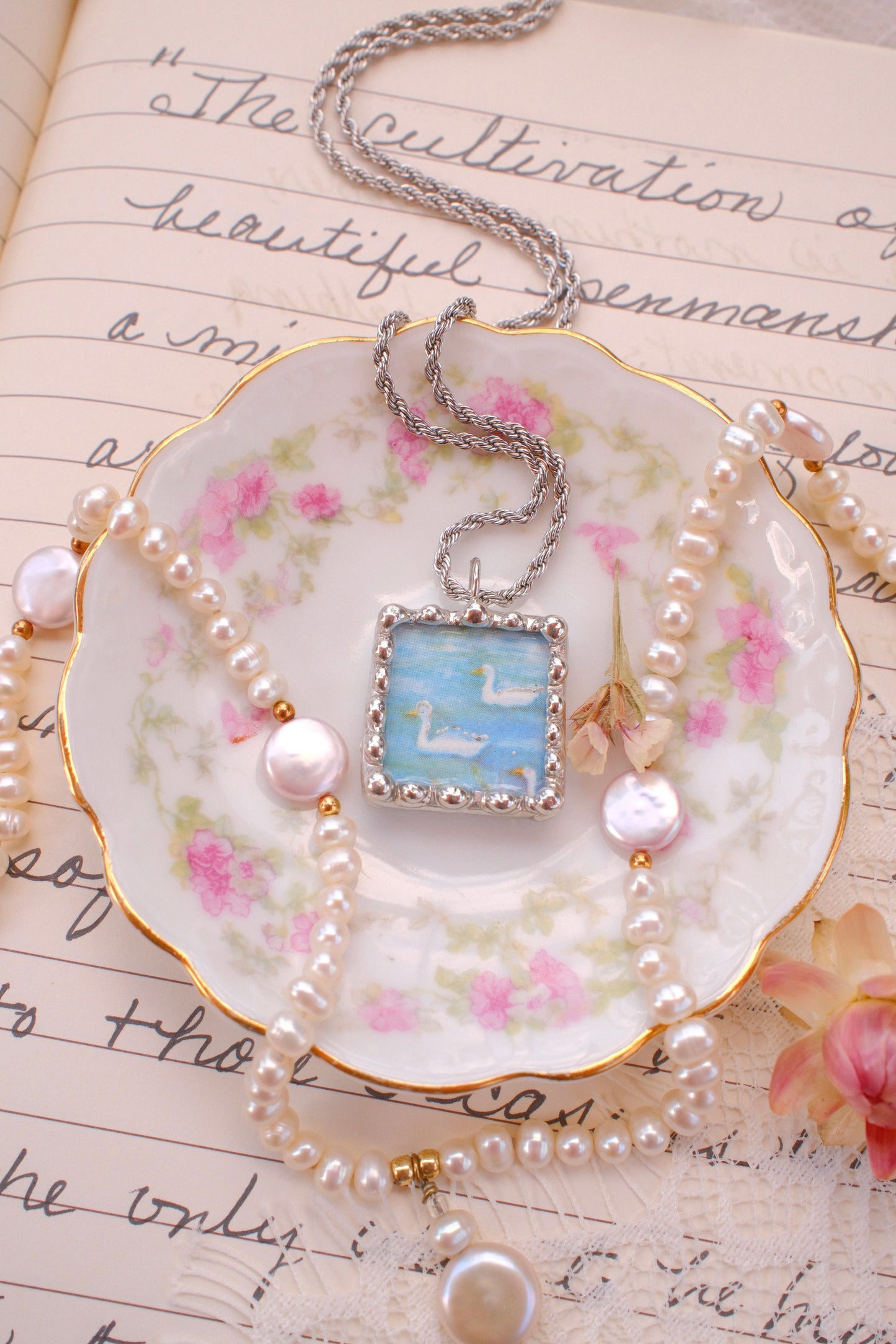 Vintage Swan Love
